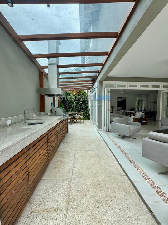 House for vacation rental in São Sebastião (Praia da Baleia)