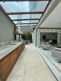 Baleia Beach - house on the beachfront.