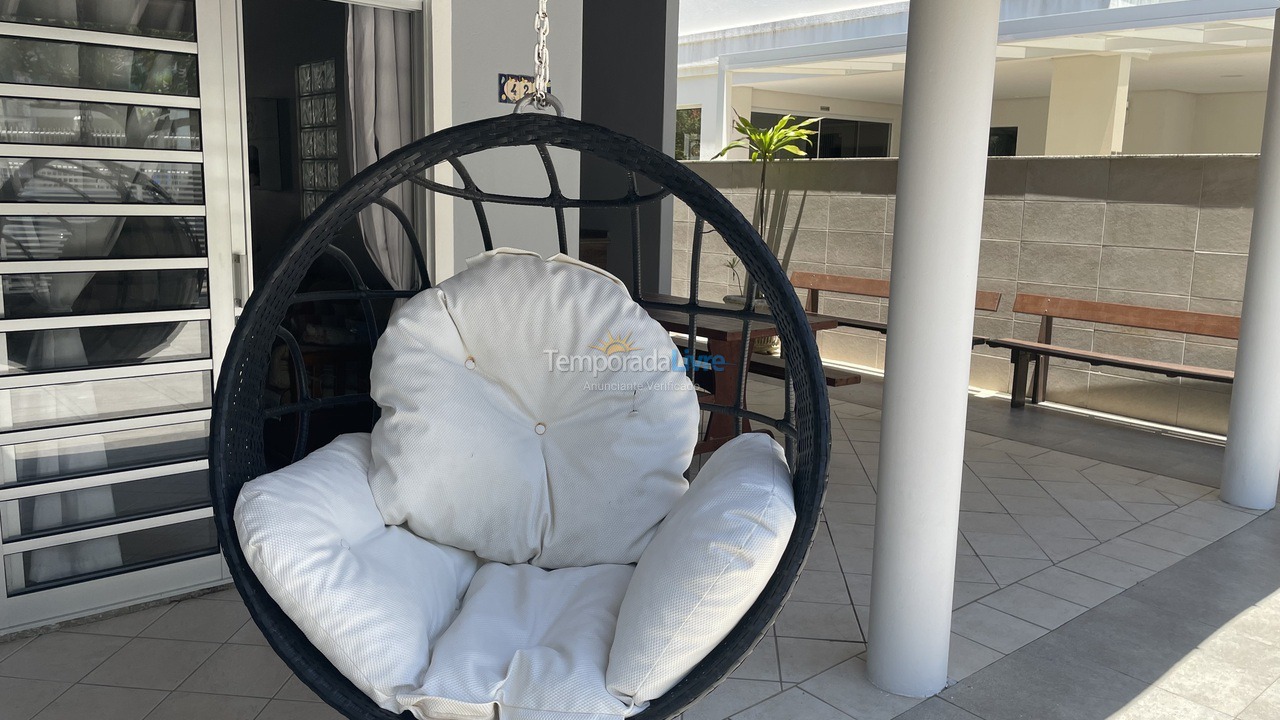 Casa para aluguel de temporada em Governador Celso Ramos (Praia de Palmas)