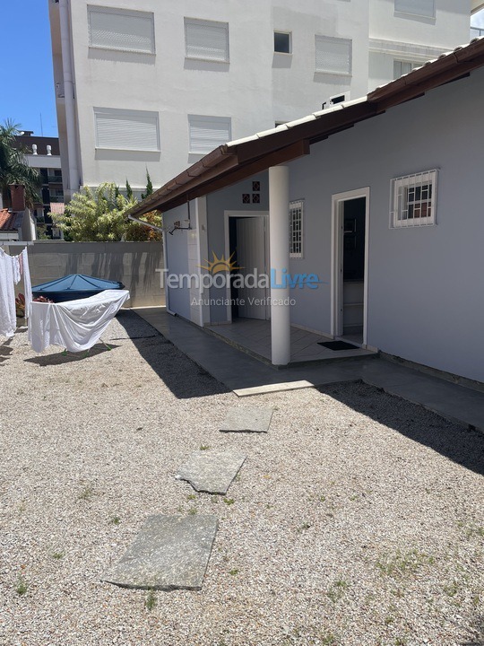 Casa para aluguel de temporada em Governador Celso Ramos (Praia de Palmas)