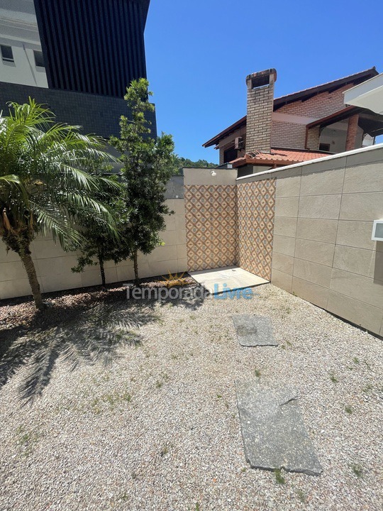 Casa para aluguel de temporada em Governador Celso Ramos (Praia de Palmas)