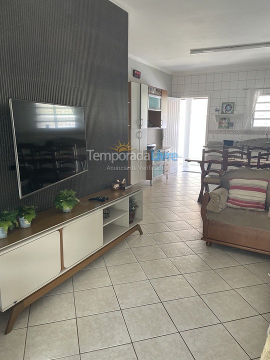 Casa para aluguel de temporada em Governador Celso Ramos (Praia de Palmas)