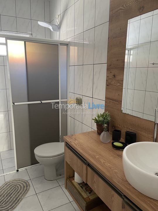 Casa para aluguel de temporada em Governador Celso Ramos (Praia de Palmas)