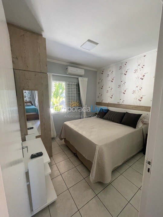 Casa para aluguel de temporada em Governador Celso Ramos (Praia de Palmas)