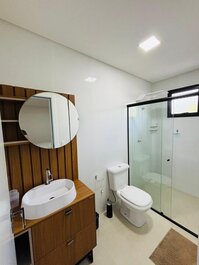 Térreo Confortável em Mariscal | 2 Quartos | Ar, Churrasqueira e...