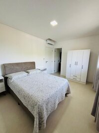 Térreo Confortável em Mariscal | 2 Quartos | Ar, Churrasqueira e...