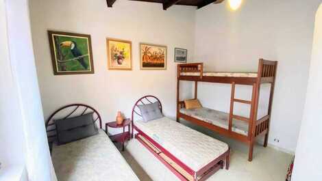 House with walking access to Lázaro beach.