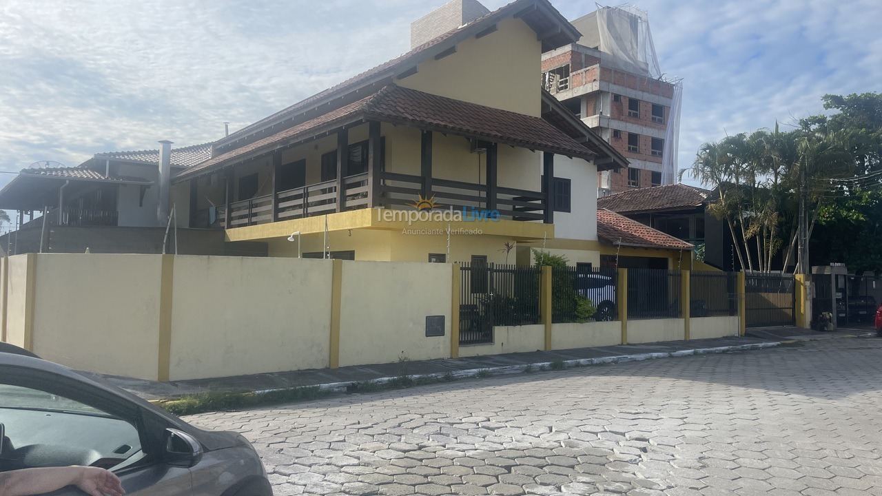 House for vacation rental in Balneário Piçarras (Piçarras)