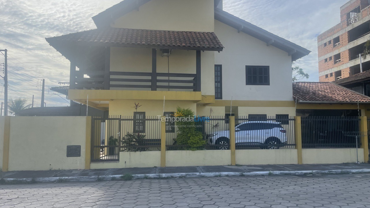 House for vacation rental in Balneário Piçarras (Piçarras)