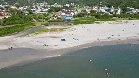 Beachfront property in Florianópolis, Ponta das Canas, with pool, sleeps 6.