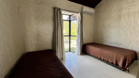 Beachfront property in Florianópolis, Ponta das Canas, with pool, sleeps 6.