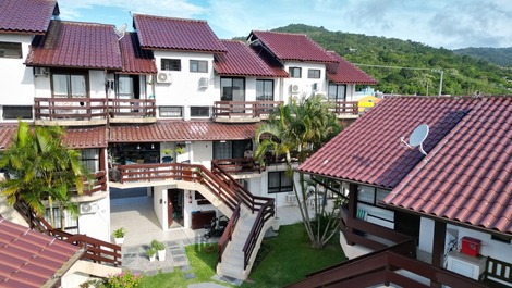 Beachfront property in Florianópolis, Ponta das Canas, with pool, sleeps 6.