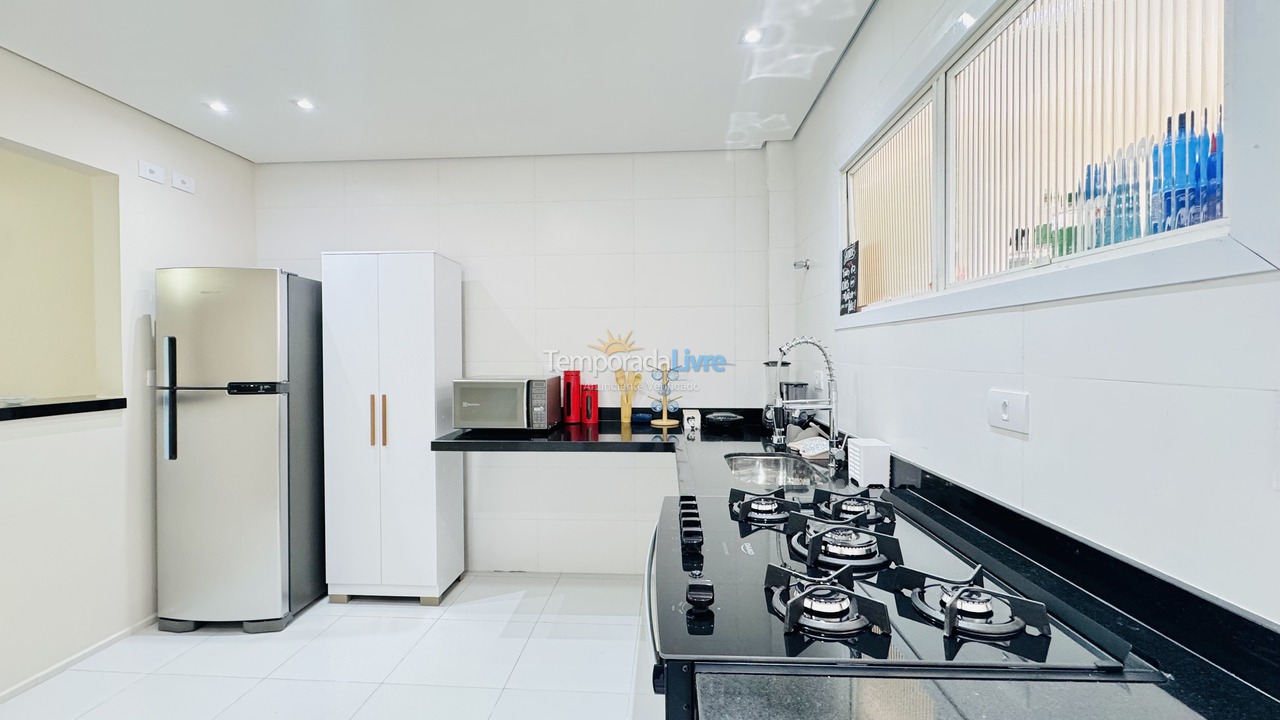 Apartamento para aluguel de temporada em Guarujá (Pitangueiras)