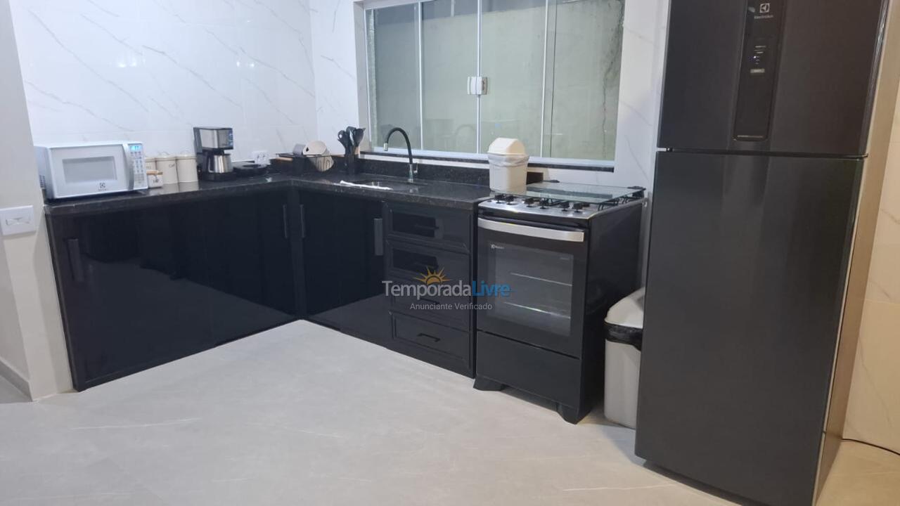 Casa para aluguel de temporada em Guarujá (Balneareo Guarujá)