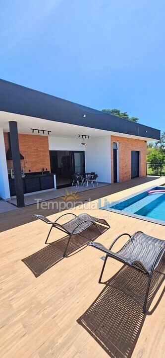 Casa para alquiler de vacaciones em Paranapanema (Riviera de Santa Cristina Xiii)