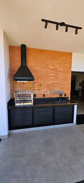 Casa para alquiler de vacaciones em Paranapanema (Riviera de Santa Cristina Xiii)