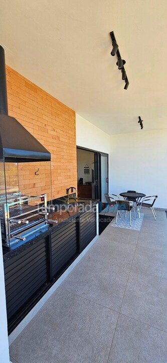 Casa para alquiler de vacaciones em Paranapanema (Riviera de Santa Cristina Xiii)