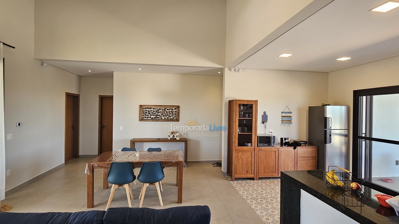 Casa para alquiler de vacaciones em Paranapanema (Riviera de Santa Cristina Xiii)