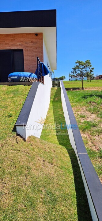 Casa para alquiler de vacaciones em Paranapanema (Riviera de Santa Cristina Xiii)