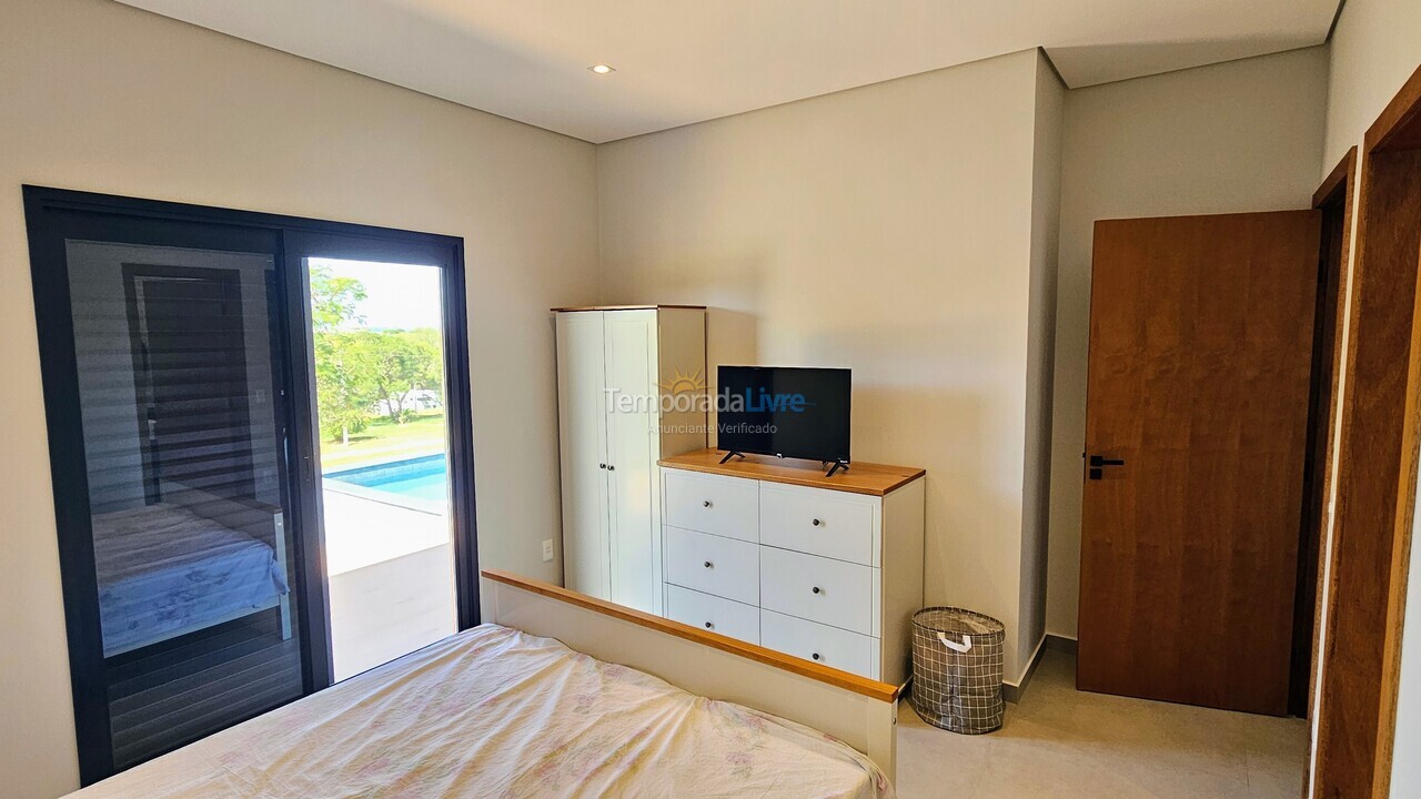 Casa para alquiler de vacaciones em Paranapanema (Riviera de Santa Cristina Xiii)