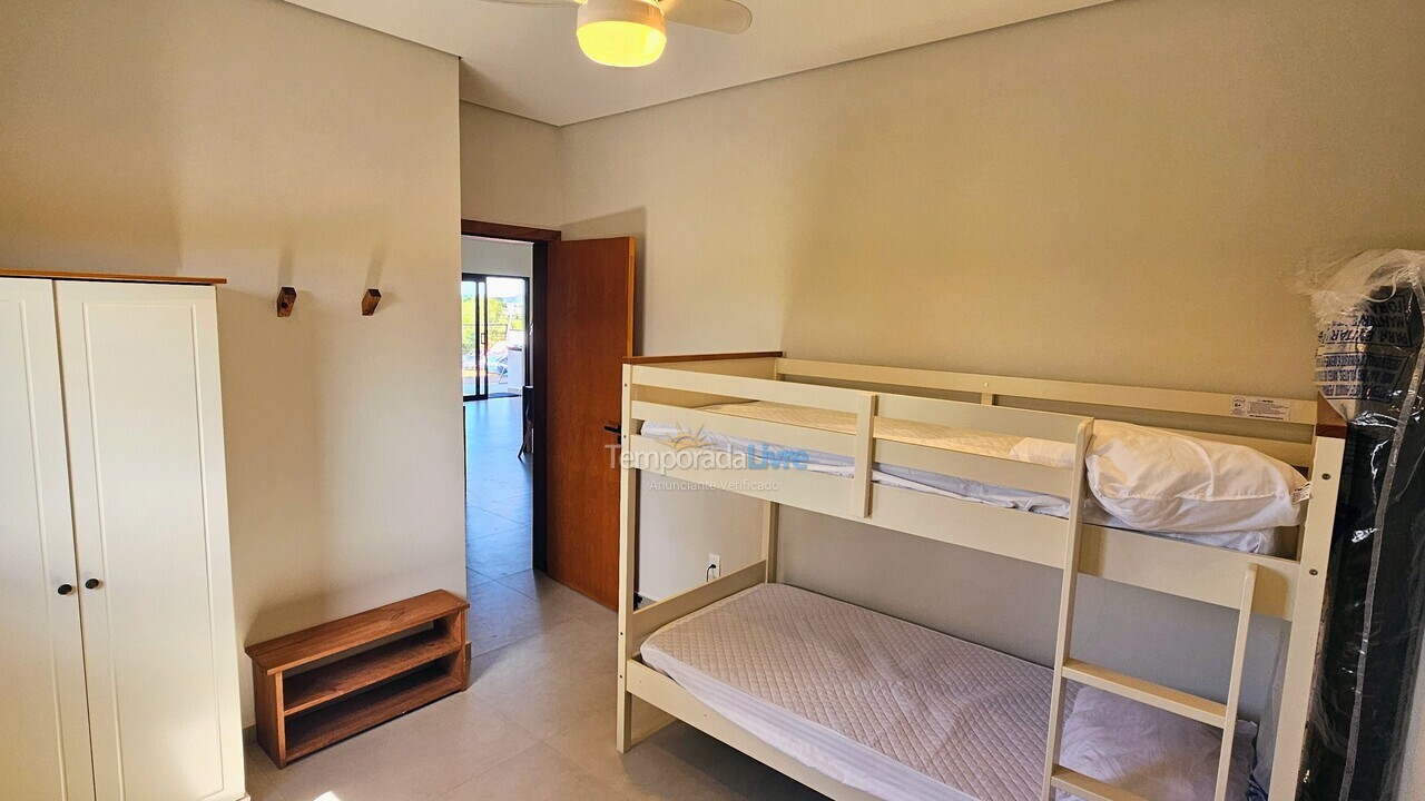 Casa para alquiler de vacaciones em Paranapanema (Riviera de Santa Cristina Xiii)