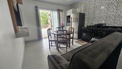 Casa Térrea a 500m da Praia de Zimbros