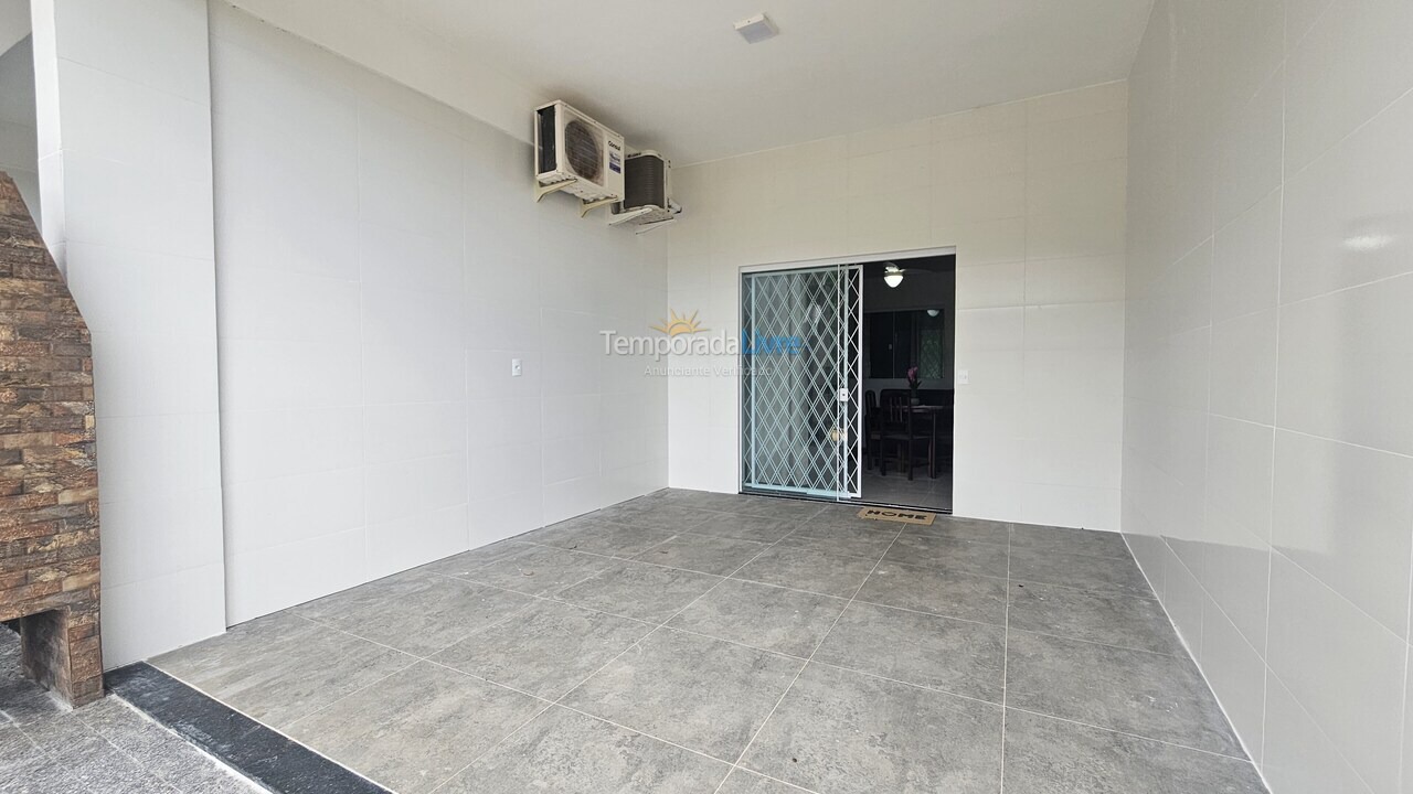 House for vacation rental in Bombinhas (Praia de Zimbros)