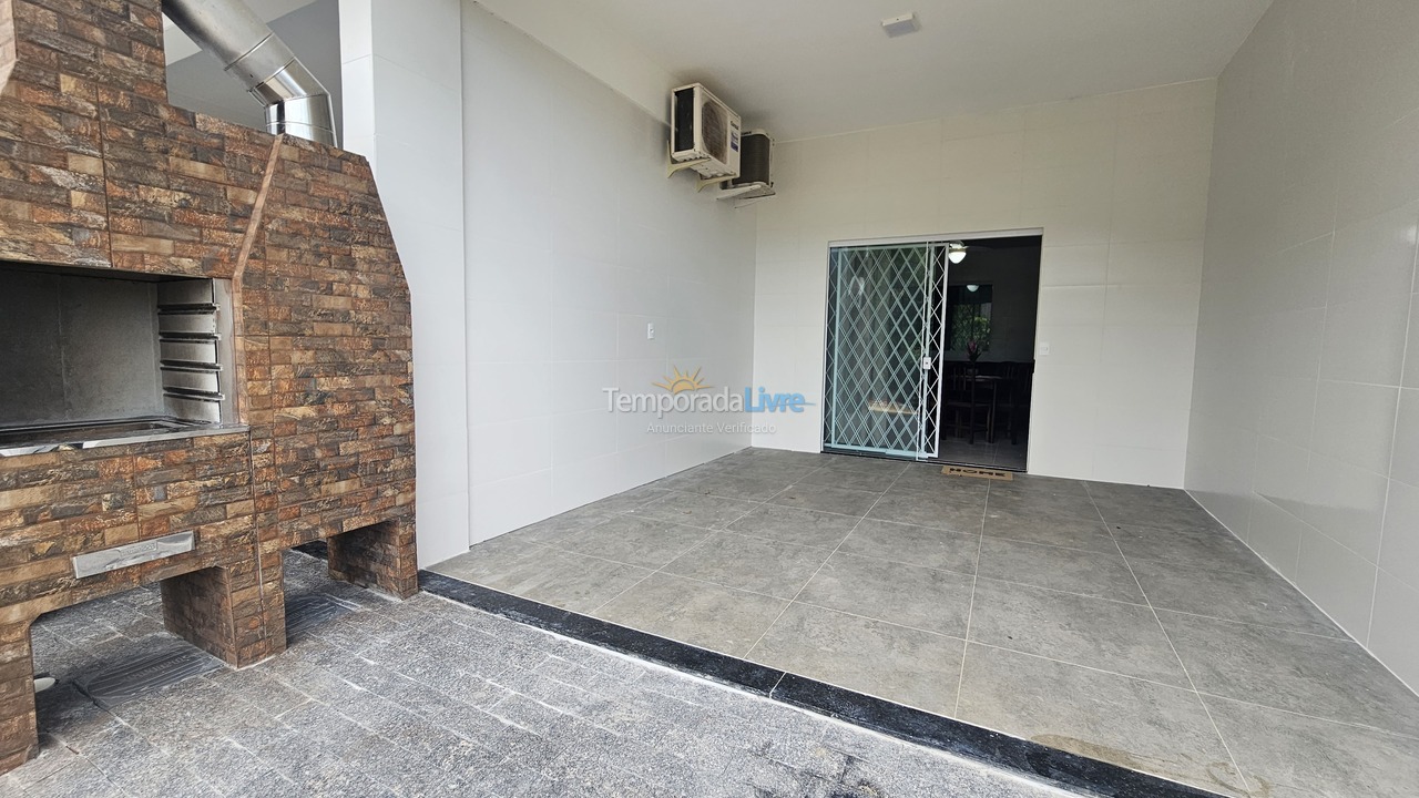 House for vacation rental in Bombinhas (Praia de Zimbros)