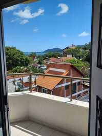 Apto FLORIANOPOLIS 1 dormitório completo vista pro mar e garagem
