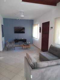 Hermosa casa adosada disponible para alquiler.