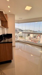 Apartamento em Itapema á 200m da Praia Central, com vista mar!