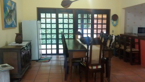 Yellow house with balcony for 12 people, 150 meters from the beach.