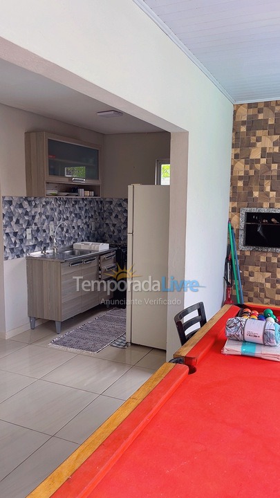 Casa para aluguel de temporada em Imbituba (Praia do Rosa)