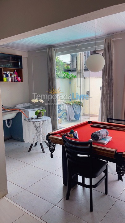 Casa para aluguel de temporada em Imbituba (Praia do Rosa)