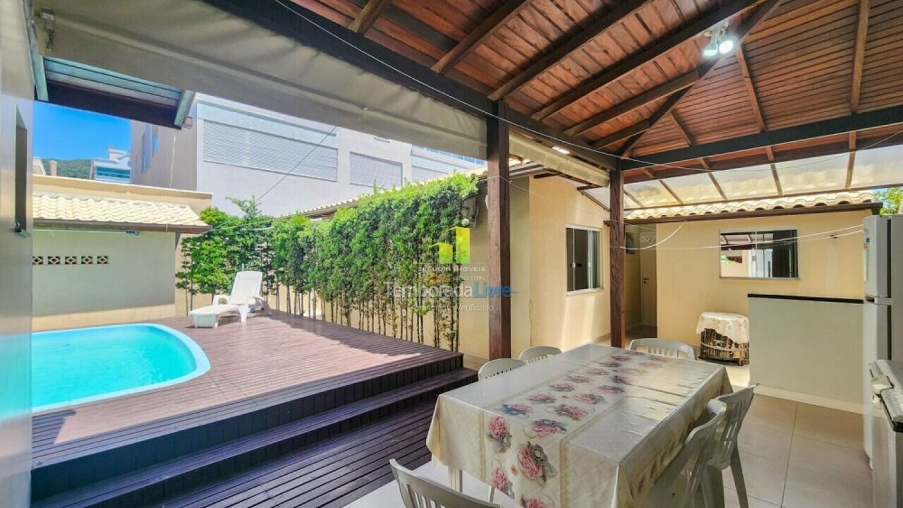 Casa para alquiler de vacaciones em Bombinhas (Praia de Bombas)