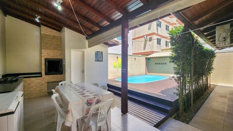 Hermosa casa de 3 habitaciones en Bombas - Bombinhas - SC....