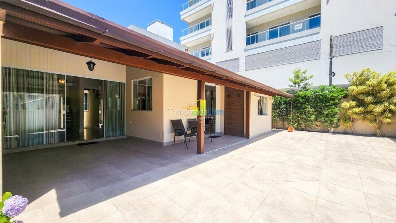 Casa para alquiler de vacaciones em Bombinhas (Praia de Bombas)