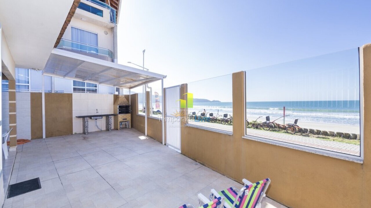 Casa para aluguel de temporada em Bombinhas (Praia de Bombas)