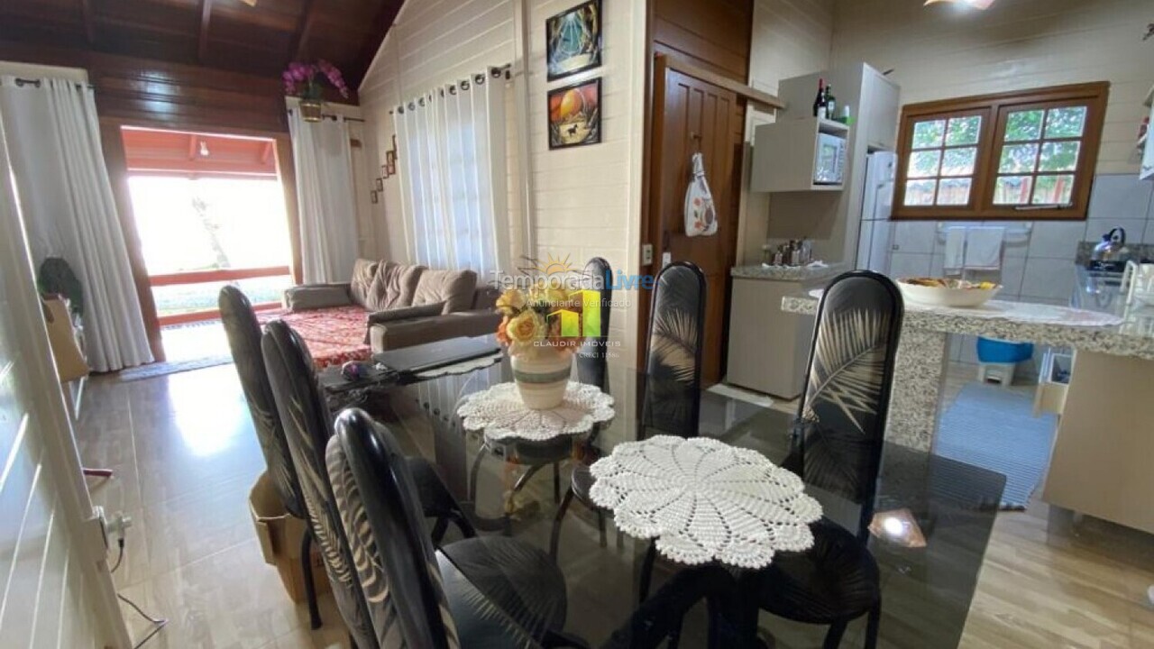 Casa para aluguel de temporada em Bombinhas (Praia de Bombas)