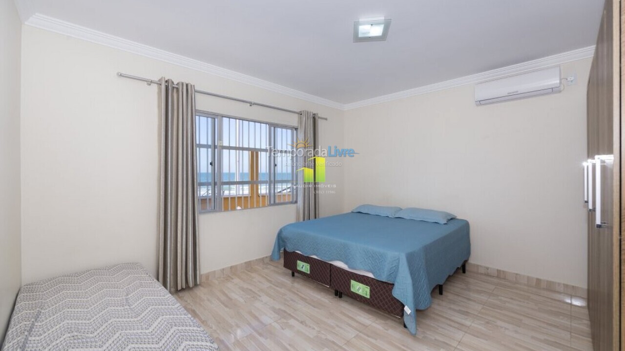 Casa para aluguel de temporada em Bombinhas (Praia de Bombas)