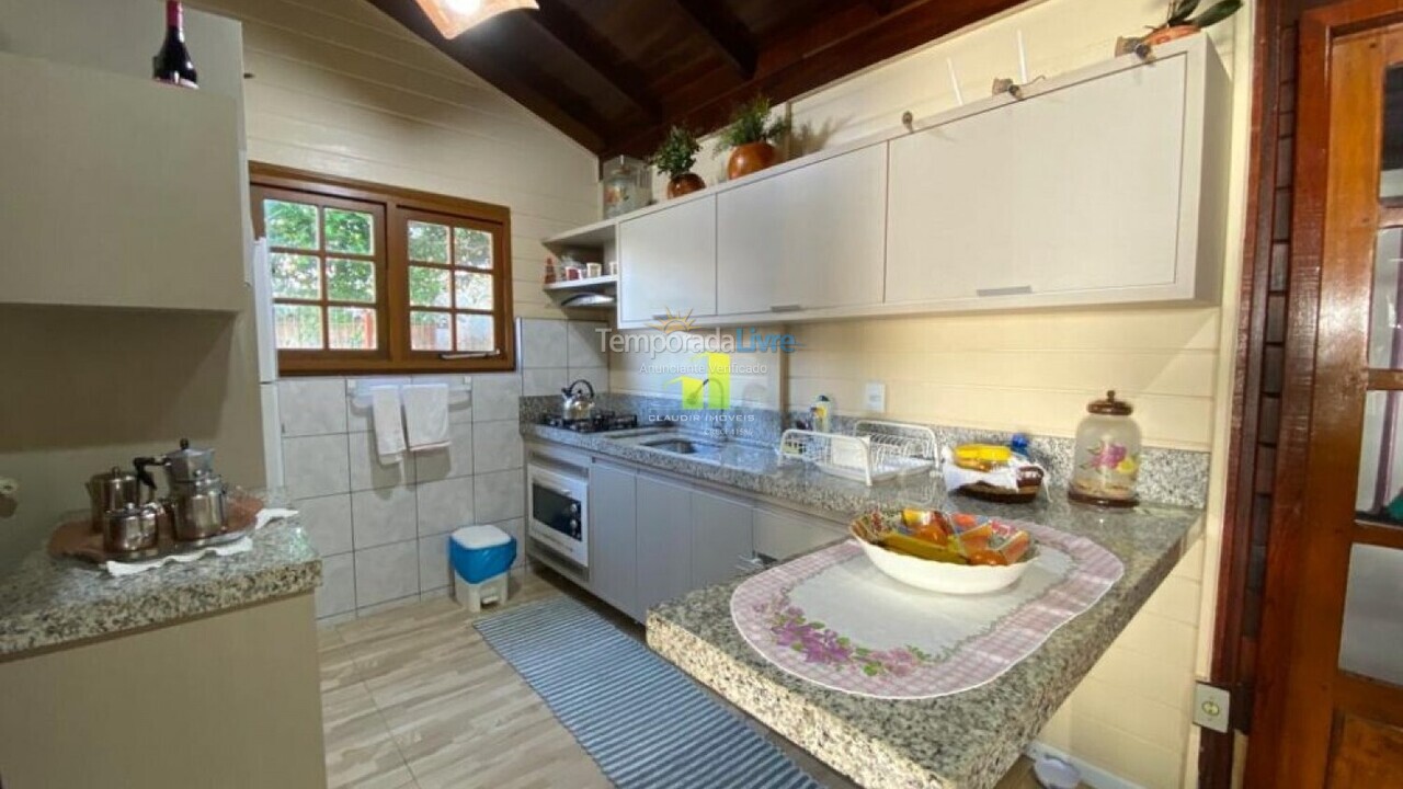 Casa para aluguel de temporada em Bombinhas (Praia de Bombas)