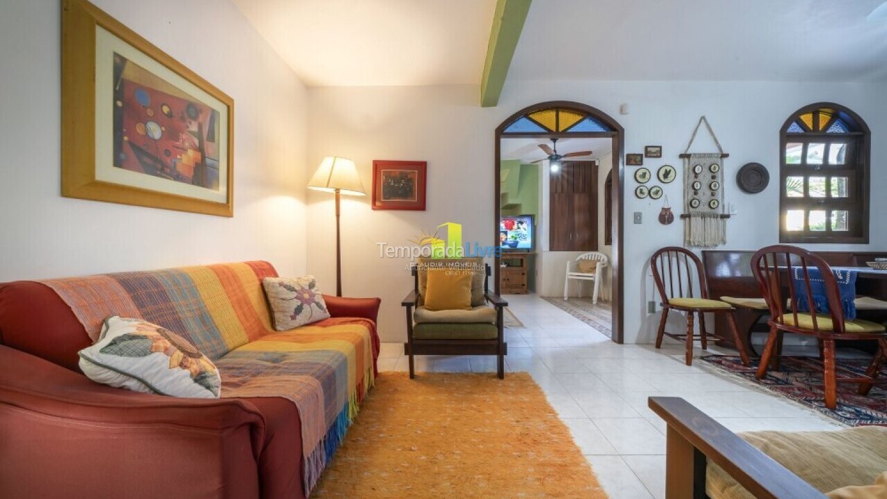 Casa para aluguel de temporada em Bombinhas (Praia de Bombas)