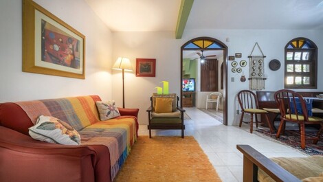 Casa de 4 dormitórios em ótima localização na Praia de Bombas-SC! O...