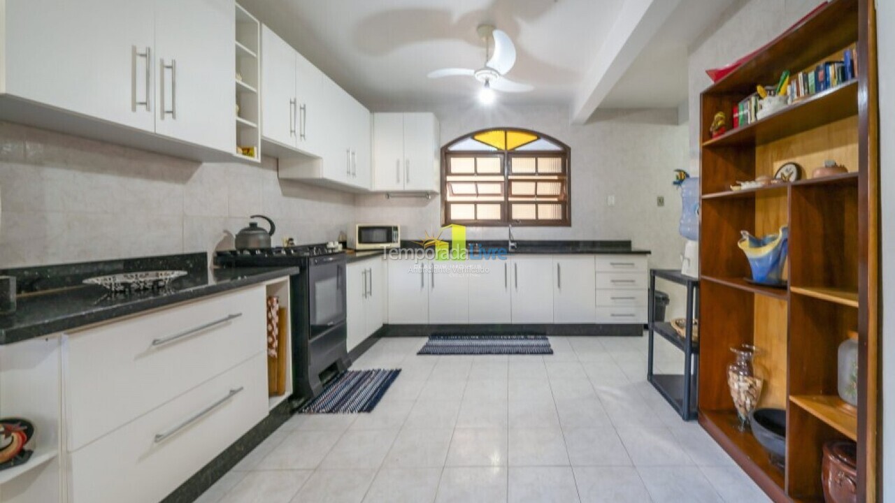 Casa para aluguel de temporada em Bombinhas (Praia de Bombas)