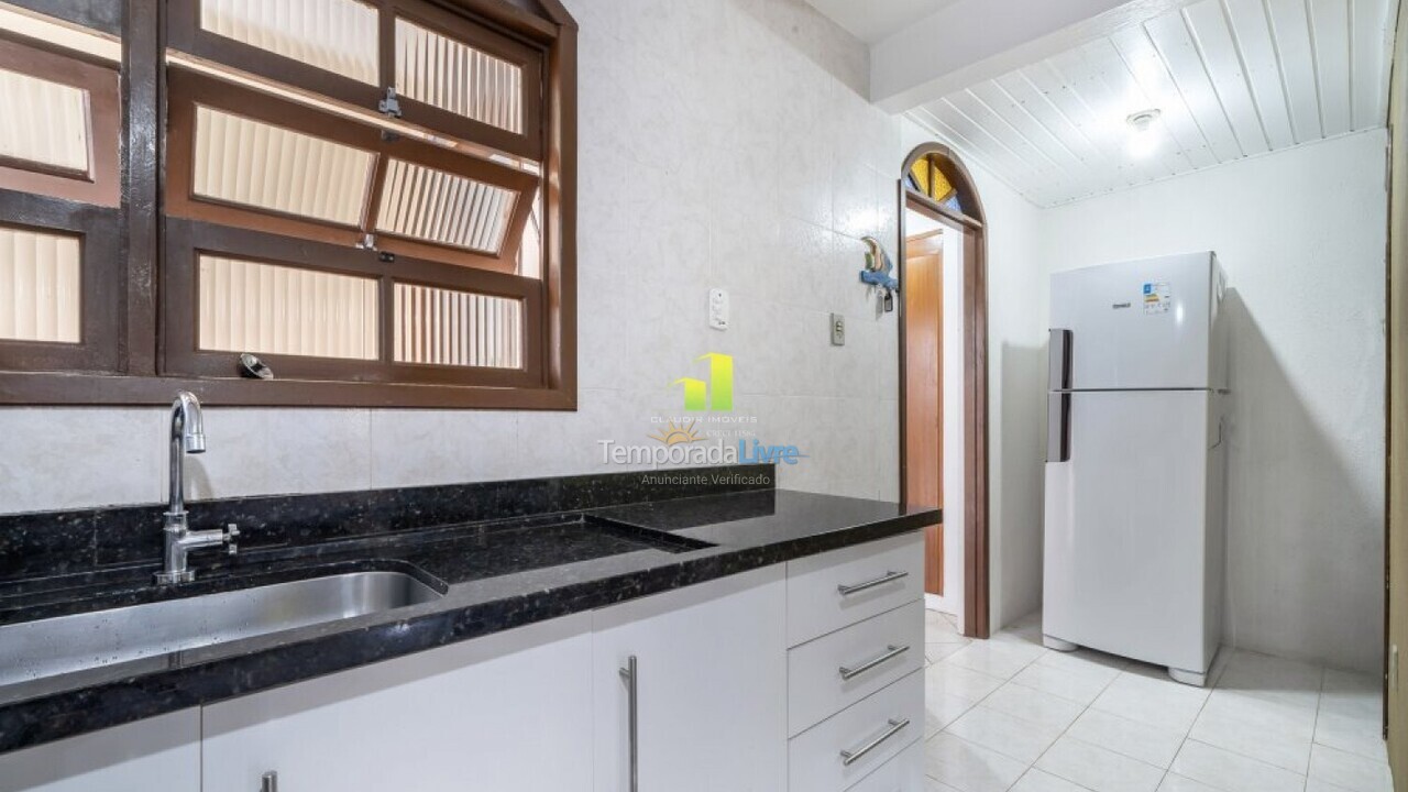 Casa para aluguel de temporada em Bombinhas (Praia de Bombas)