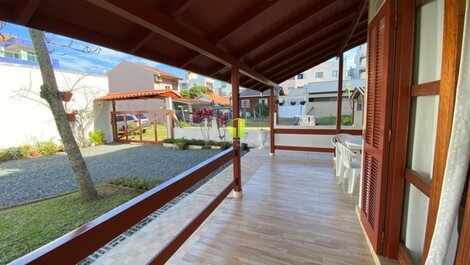 Está linda casa é a certeza de férias perfeita para você e sua...