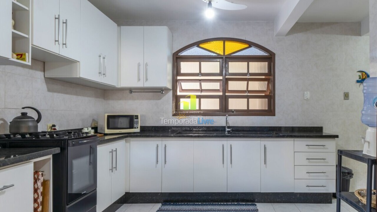 Casa para aluguel de temporada em Bombinhas (Praia de Bombas)