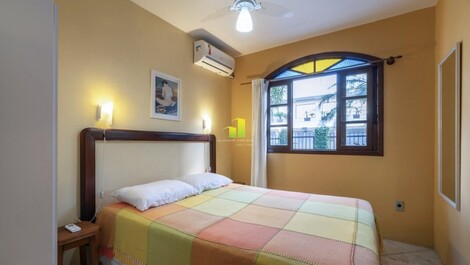 Casa de 4 dormitórios em ótima localização na Praia de Bombas-SC! O...