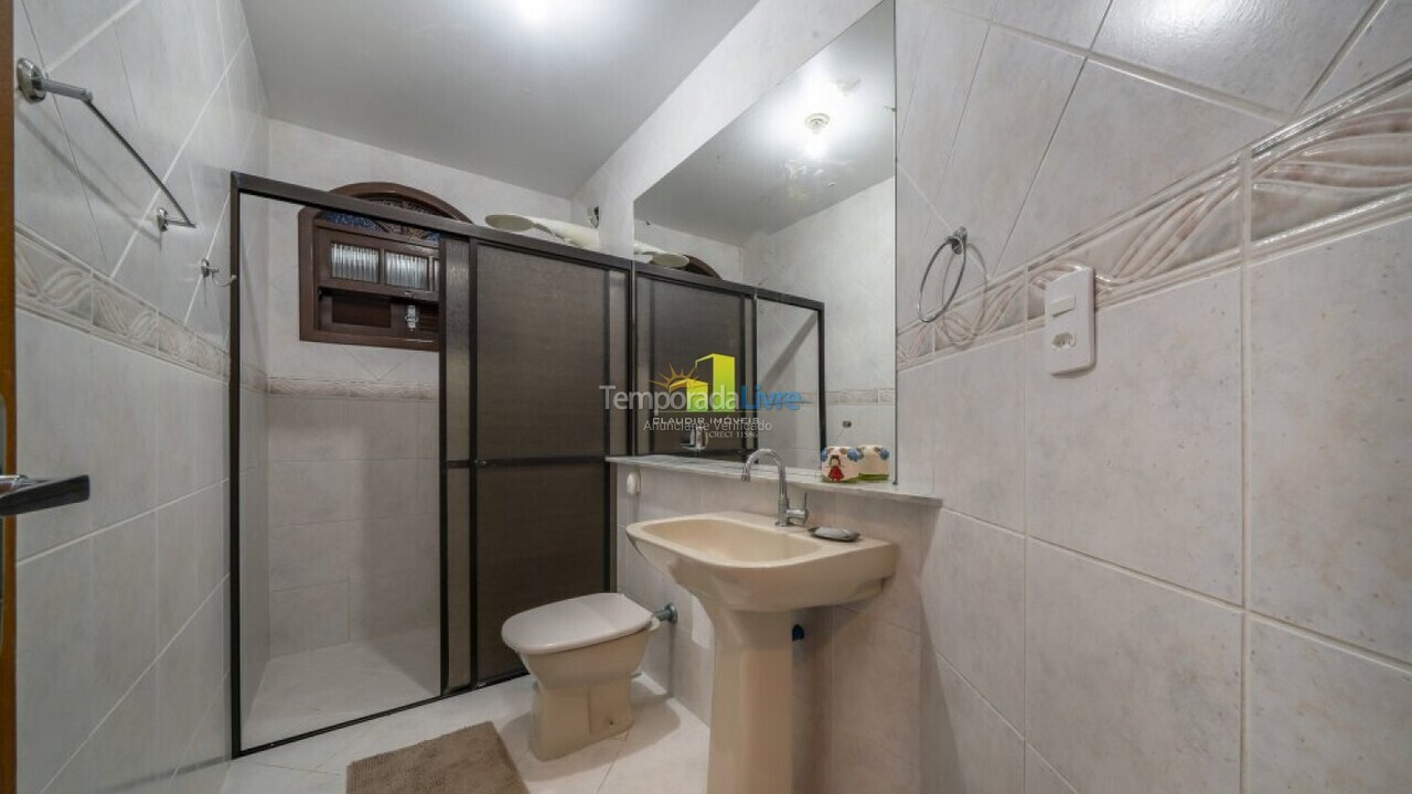 Casa para aluguel de temporada em Bombinhas (Praia de Bombas)