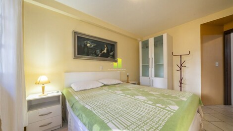 Casa de 4 dormitórios em ótima localização na Praia de Bombas-SC! O...